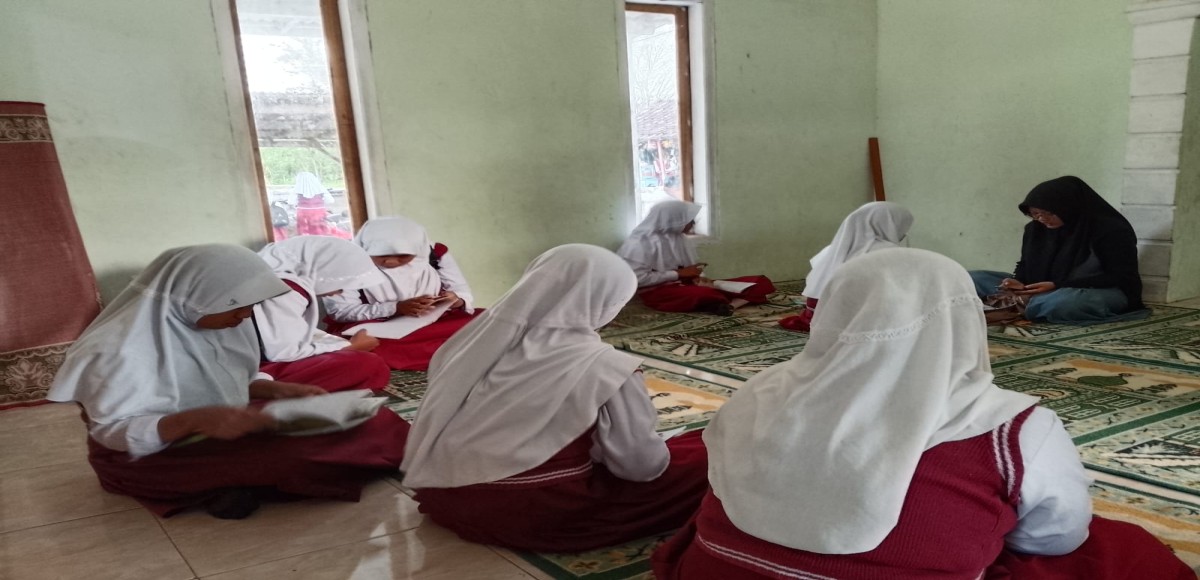 Kegiatan Pembelajaran Tahfidz Setiap Hari Selasa Dan Rabu