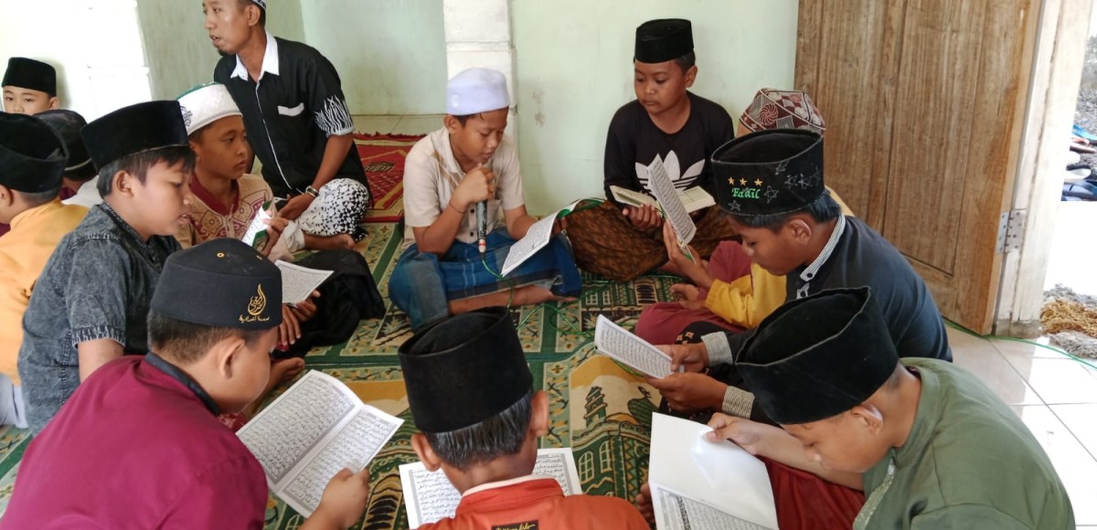 Khotmil Qur'an dalam rangka memperingati Hari Santri
