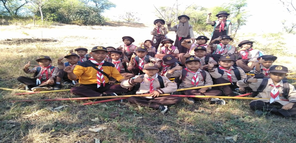 SISWA KELAS 4 KEGIATAN PELAKSANAAN PENJELAJAHAN