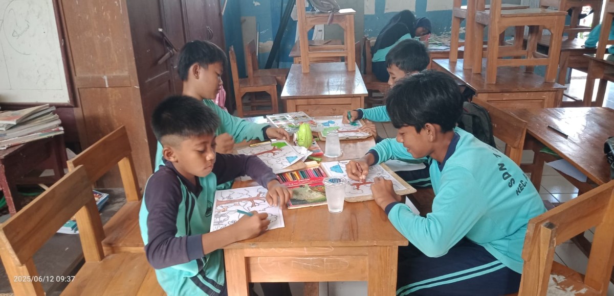 LOMBA MEWARNAI