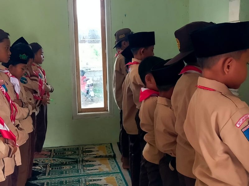 Pembiasaan Di setiap Jum'at Legi Prmbacaan Istigosah bersama